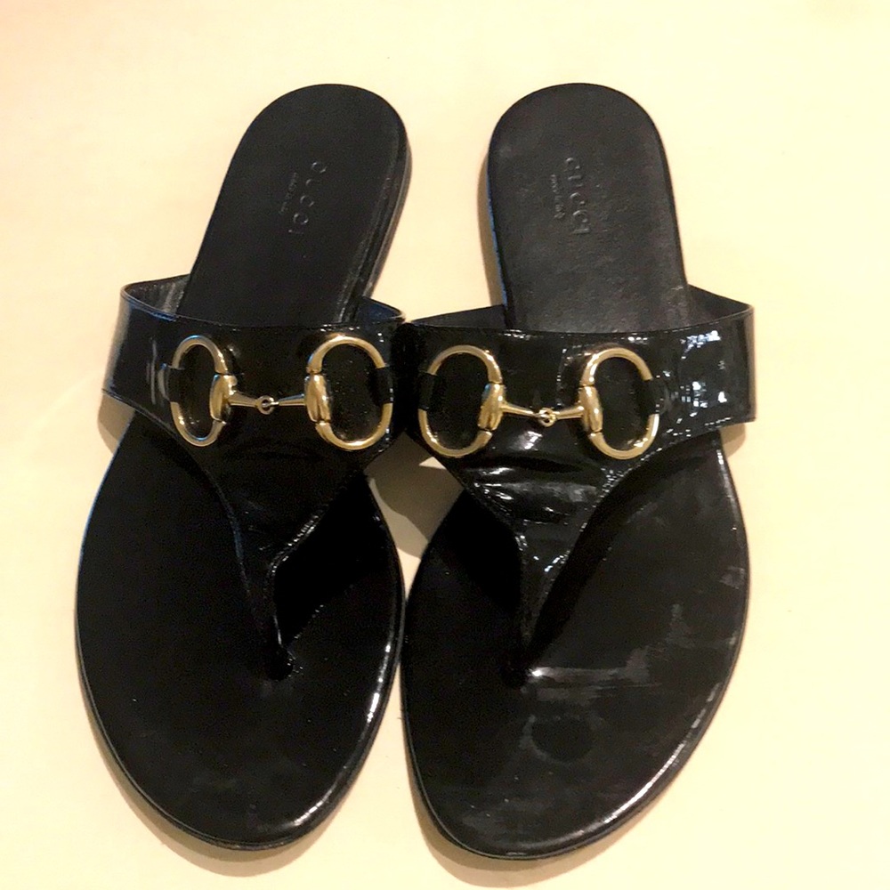 Gucci black pattern leather sandals in good condition